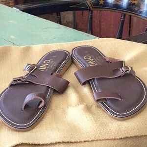 KINO Sandals - new - size 9